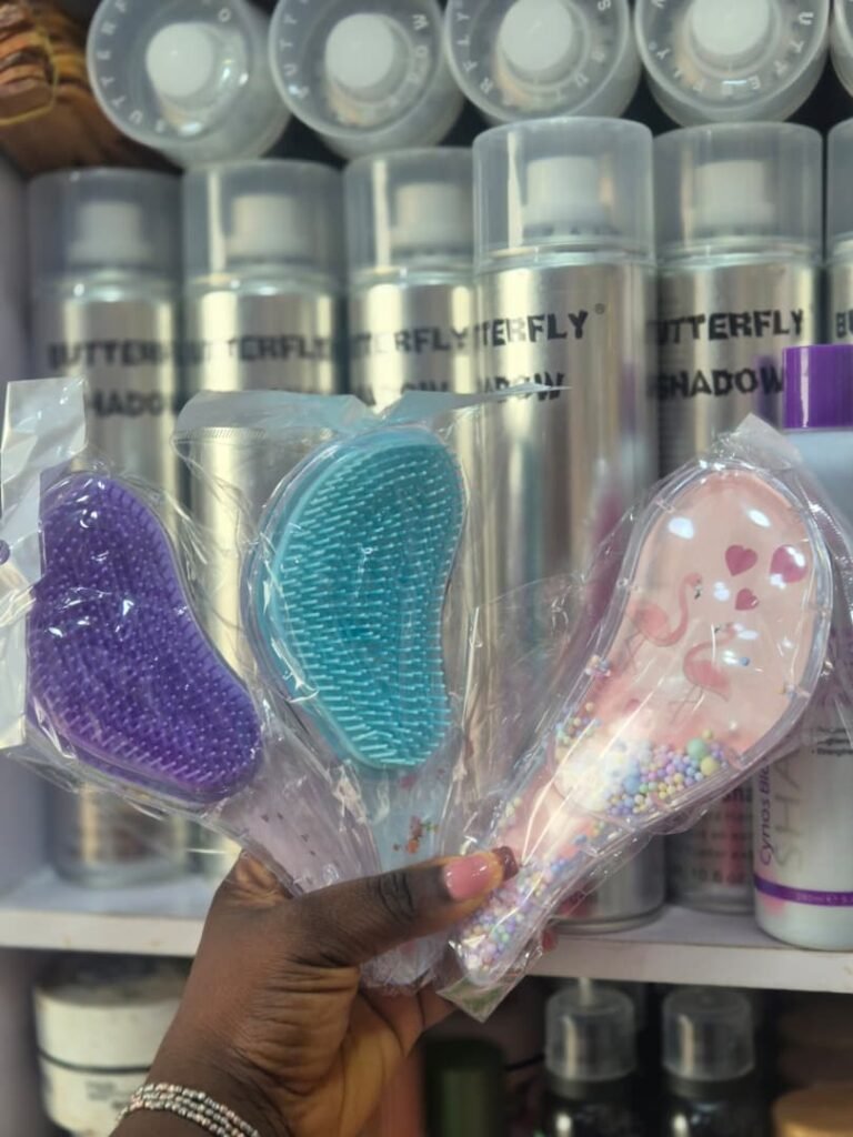 Cute detangling brush