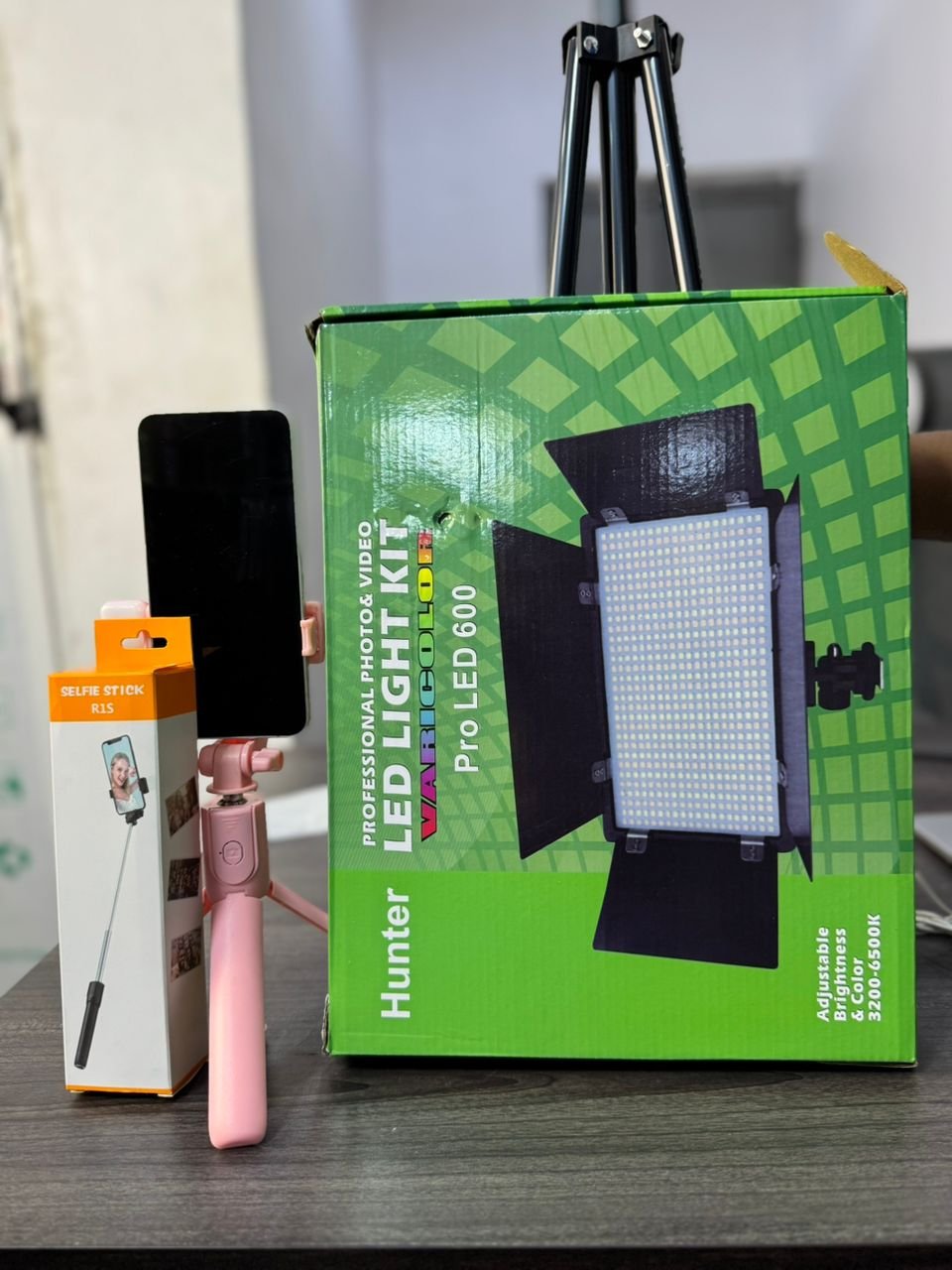 thy LED 600 WITH FREE SELFIE STICK - Image 1